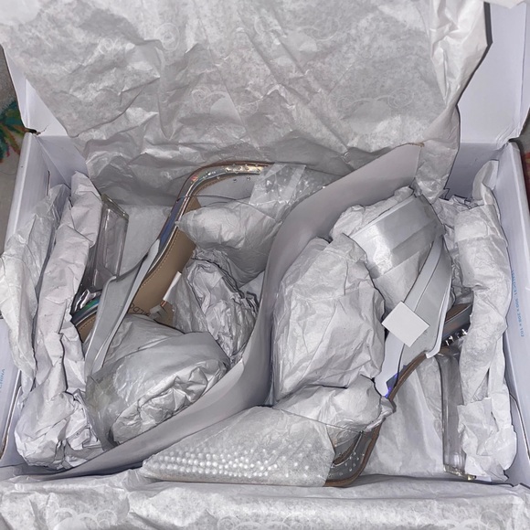 Aldo x Disney Glassslipper Clear Sz 6, 10 - Picture 3 of 11